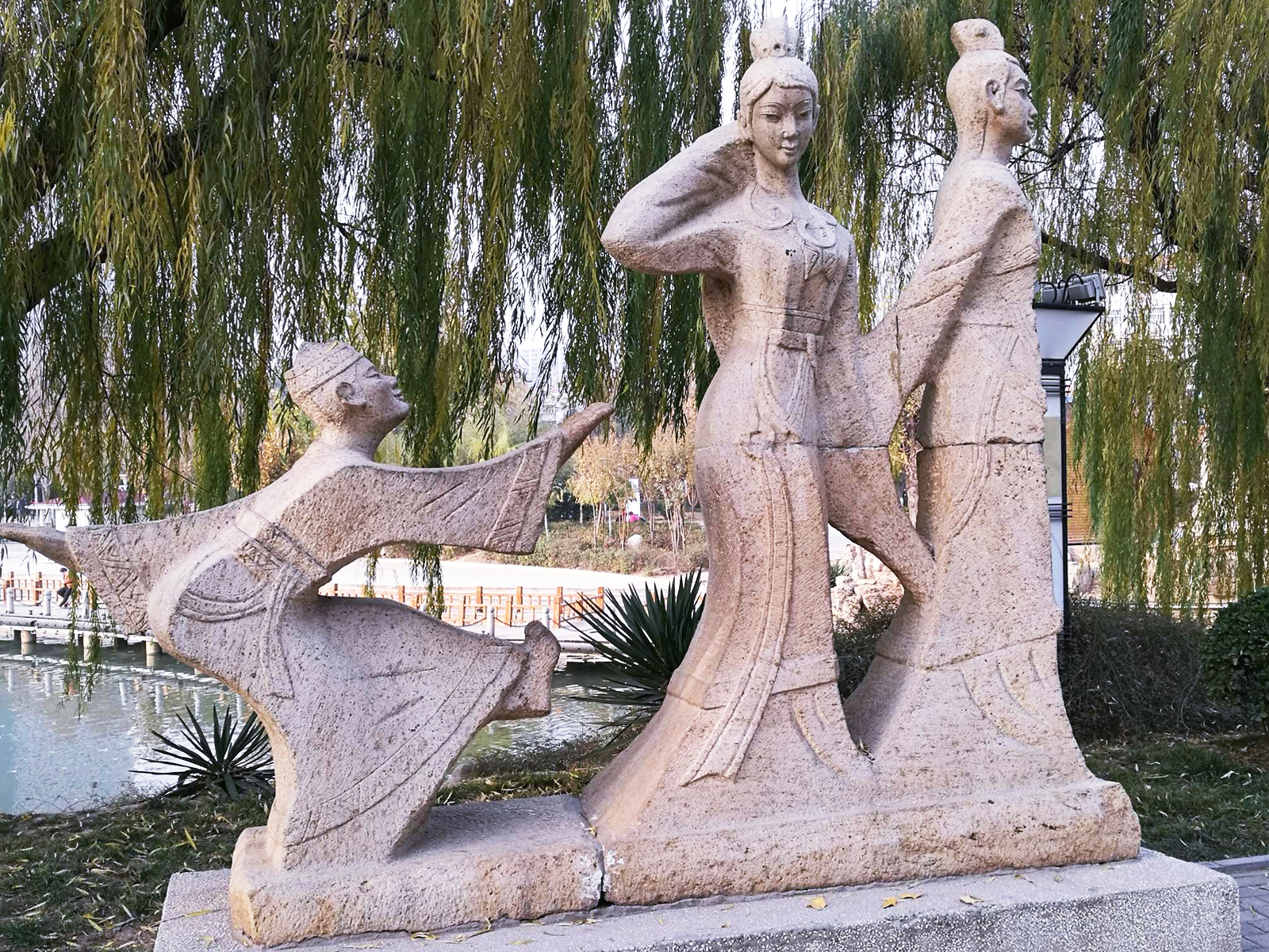 邯鄲學(xué)步雕像圖片