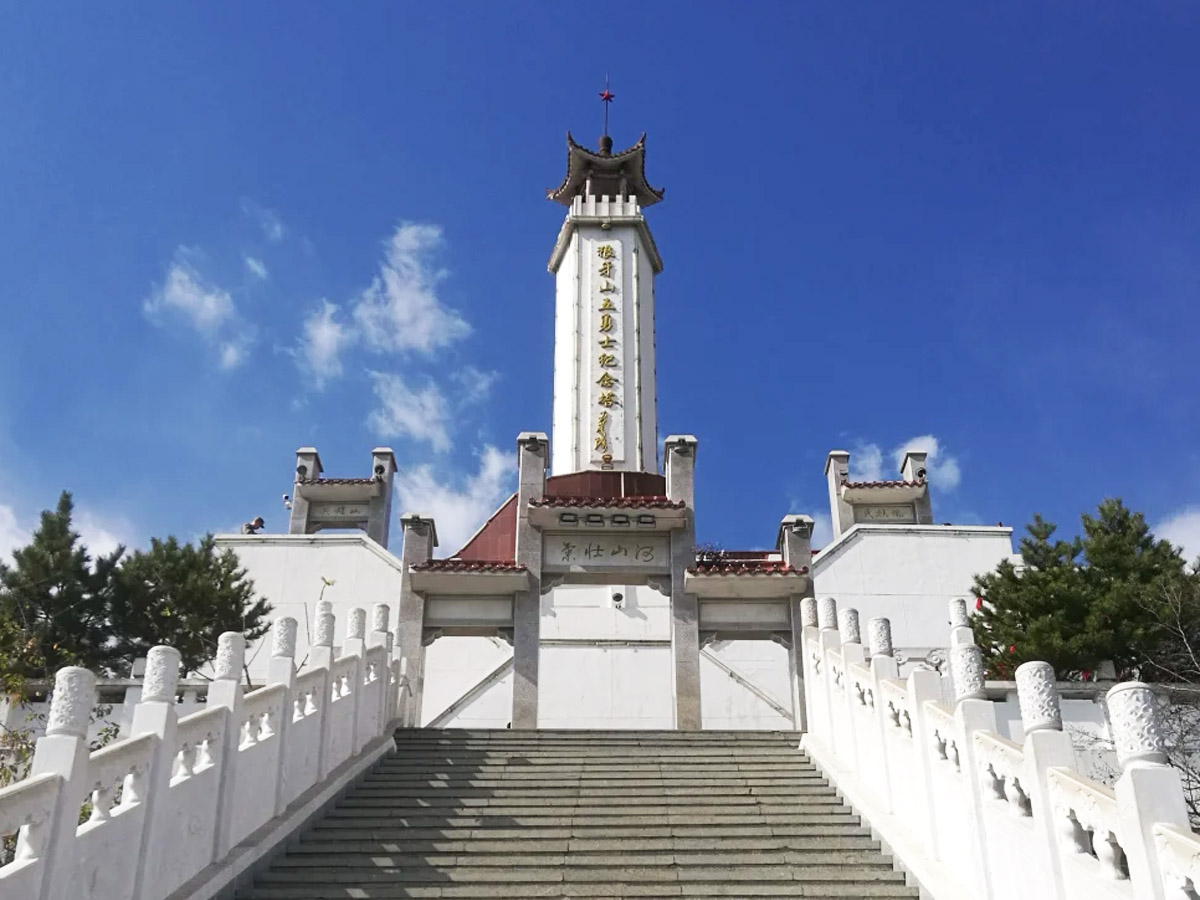 河北易縣狼牙山五勇士紀(jì)念塔